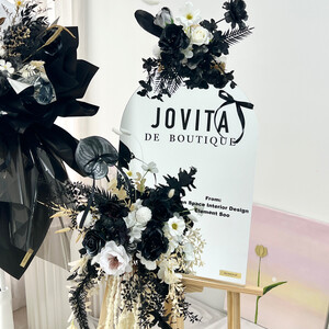 Opening Mirror Flower Stand - Black White theme